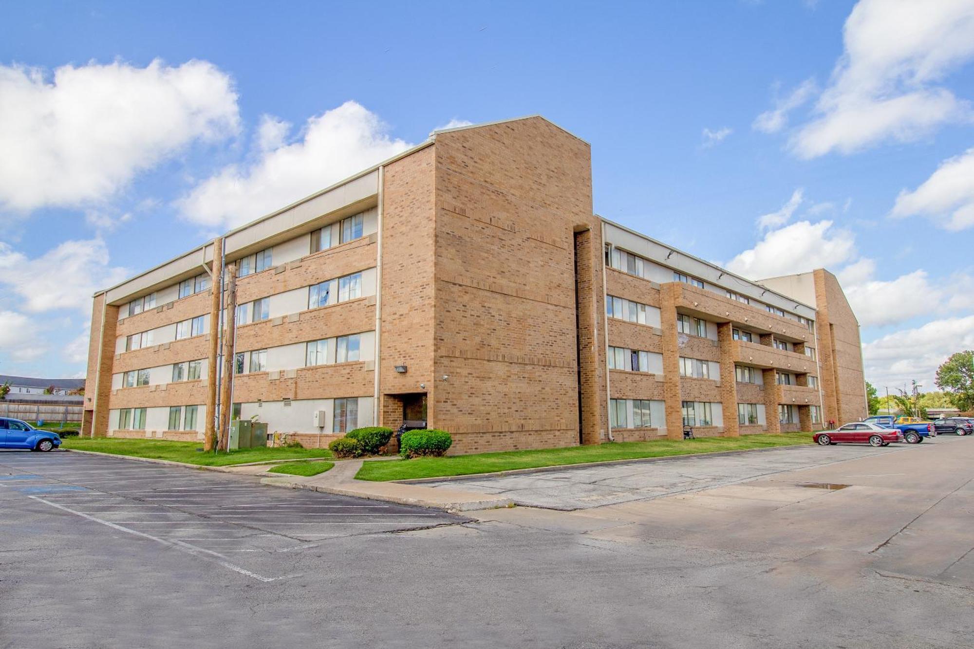 Tulsa Square Hotel Central, I-44 By Oyo Kültér fotó